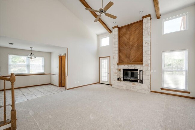 Building Photo - 109 Vinca Dr