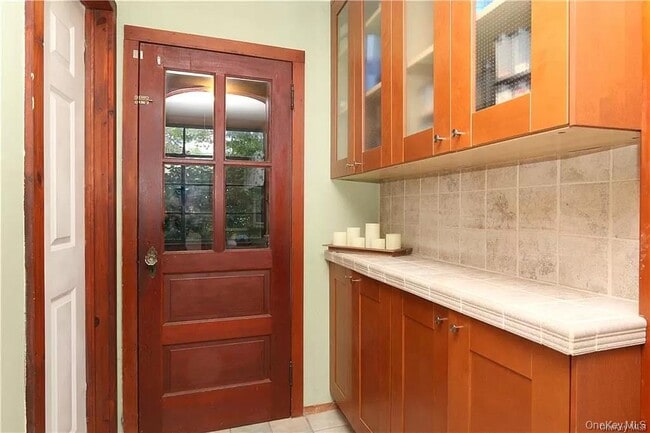 Building Photo - 12 Mamanasco Rd