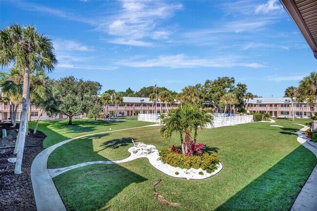Building Photo - 650 Pinellas Point Dr S
