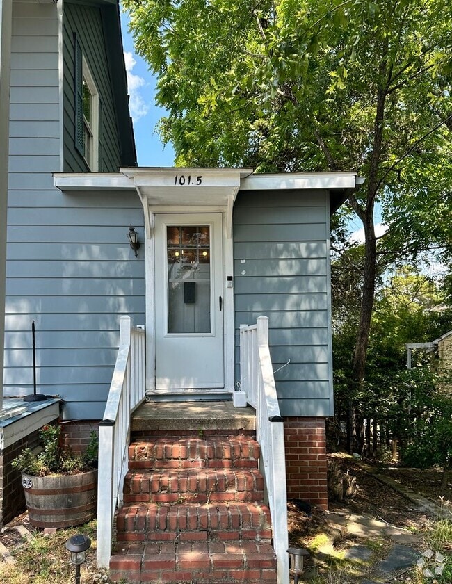 Building Photo - Unit for rent off of Griffin Avenue! Avail...