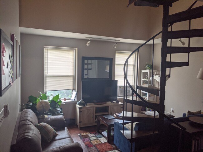 Primary Photo - 614 Armandale St