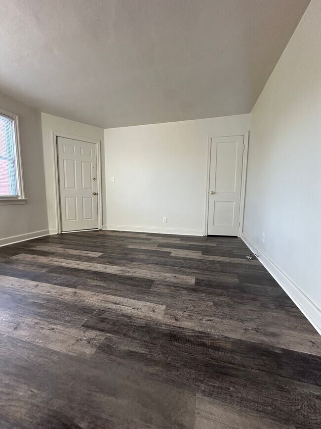 Building Photo - 1352 Little Bay Ave