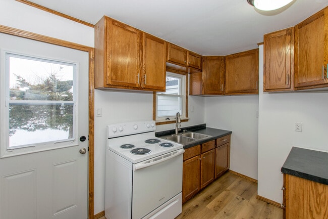 Building Photo - 3083 Ready Rd