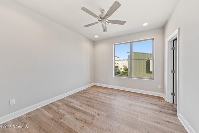 Building Photo - 113 Firethorn Dr