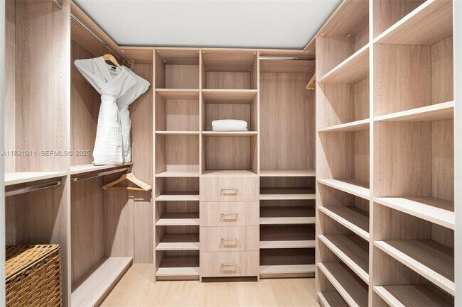 Building Photo - 2301 Collins Ave