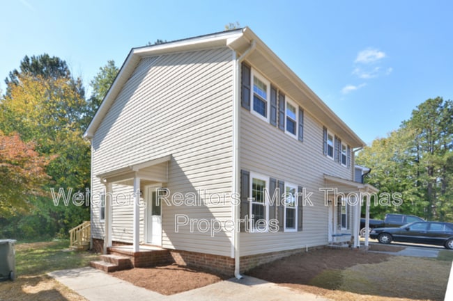 Building Photo - 210 Bridgefield Pl