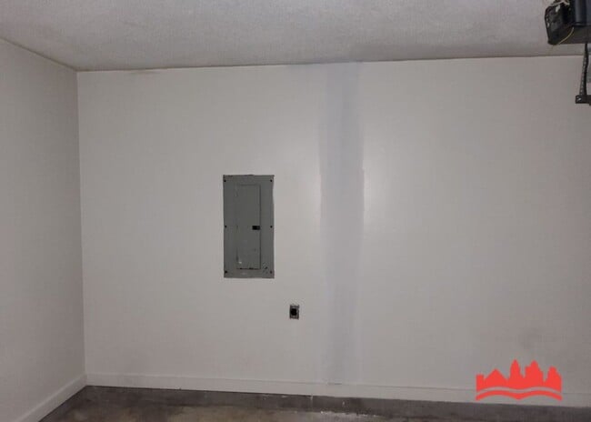 Building Photo - 3035 Meadows Ln