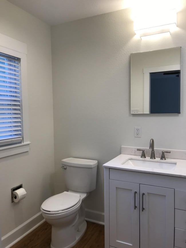 Building Photo - Hyde Park gem with Casita!!!