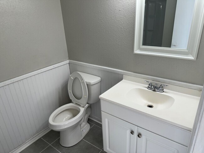 Building Photo - 1779 Stoneridge Dr