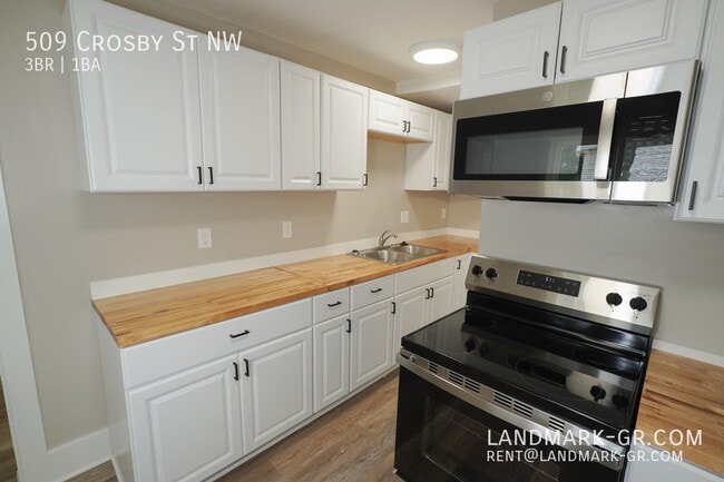 Building Photo - 509 Crosby St NW