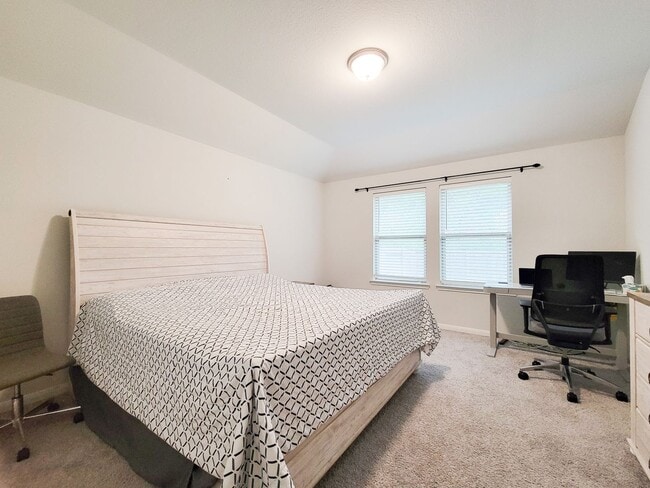Building Photo - BEAUTIFUL 3 BEDROOM 2 BATH HOME WITH NO BACKYARD NEIGHBORS. TALL TREES AS YOU LOOK FROM THE COVER...