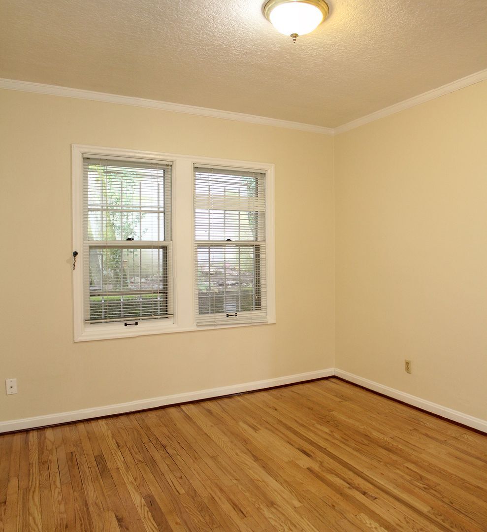 Building Photo - 2356-2366 SW Cactus Dr