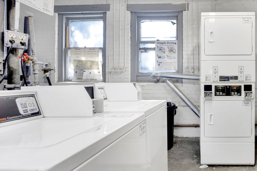 Building Photo - 5057 N Wolcott Ave