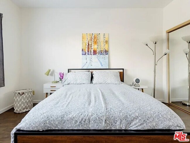 Building Photo - 14245 Dickens St