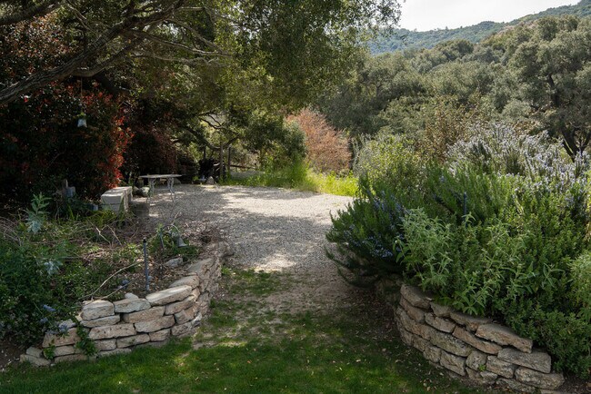 Building Photo - 901 Crater Camp Dr