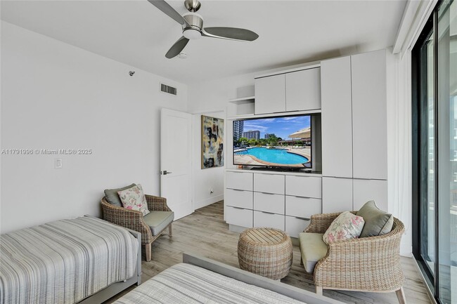 Building Photo - 20281 E Country Club Dr