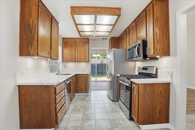 Building Photo - 604 Hovey Way