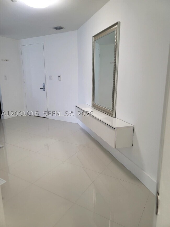 Building Photo - 475 Brickell Ave