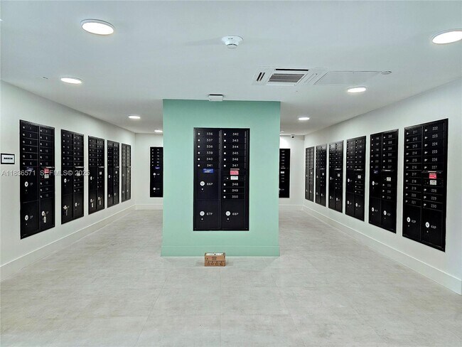 Building Photo - 4400 W Sunrise Blvd