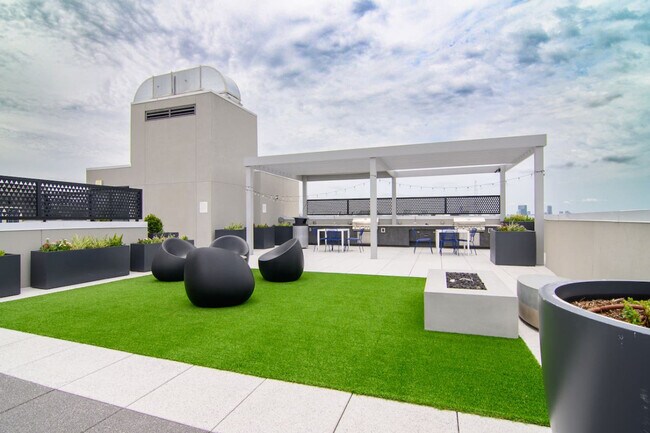 Building Photo - 701 Richmond Ave.