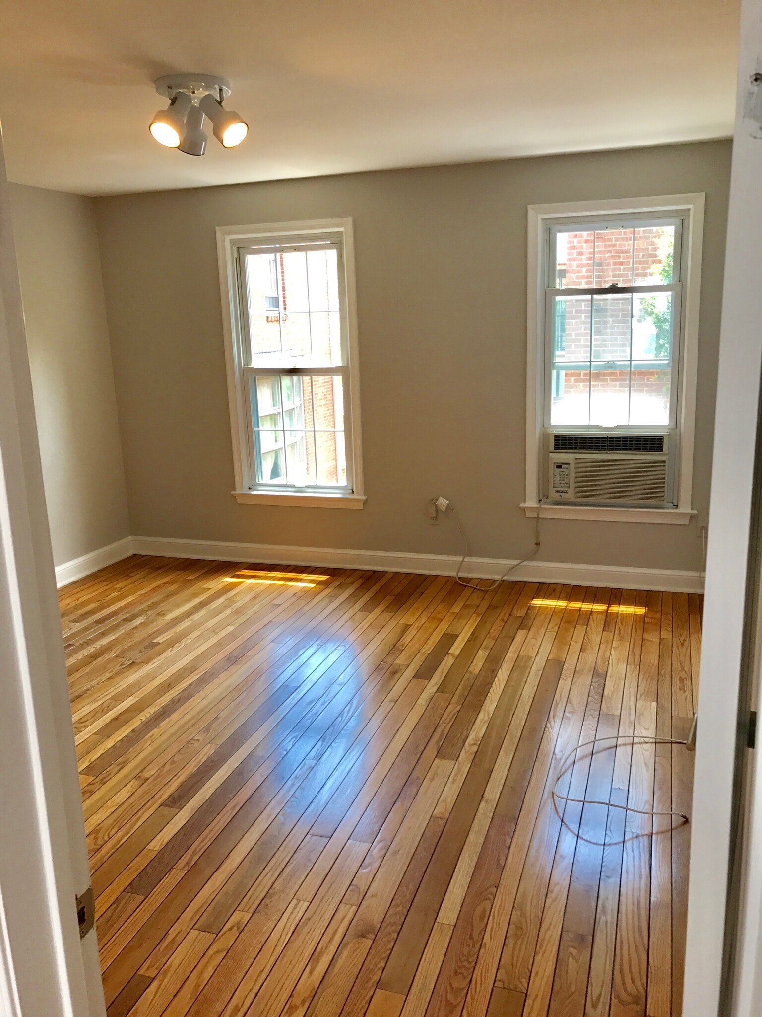 Building Photo - 2526 Queen Annes Ln NW