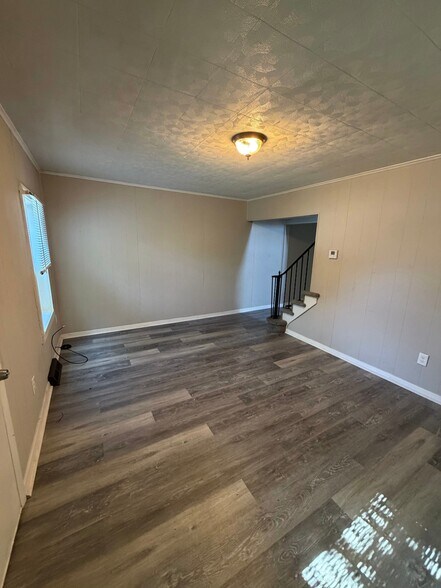 Building Photo - 506 Farnsworth Ave
