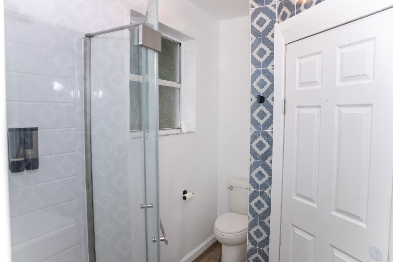 Building Photo - 903 N Golf Dr