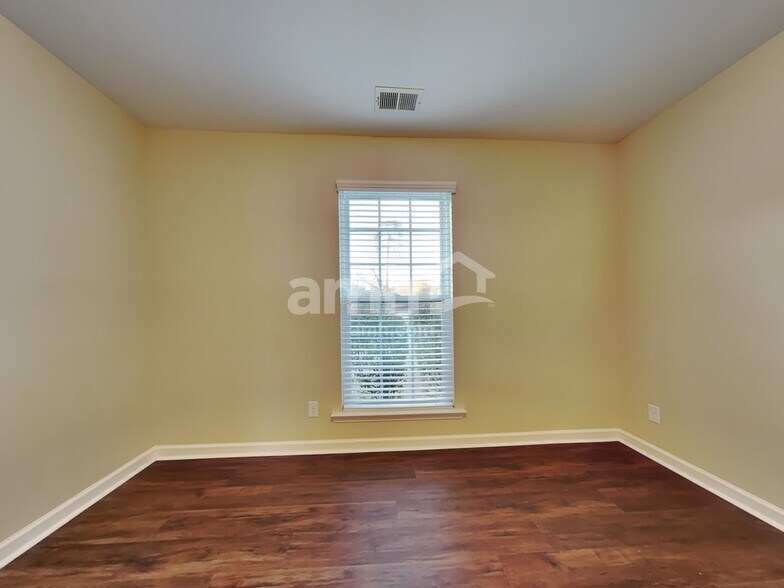 Building Photo - 352 Brighton Woods Dr