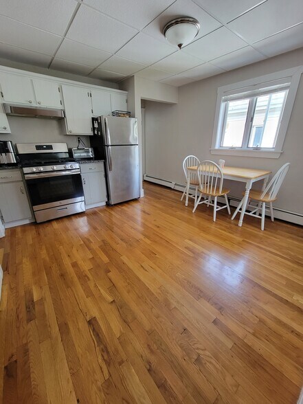 Shared kitchen - 90 North St