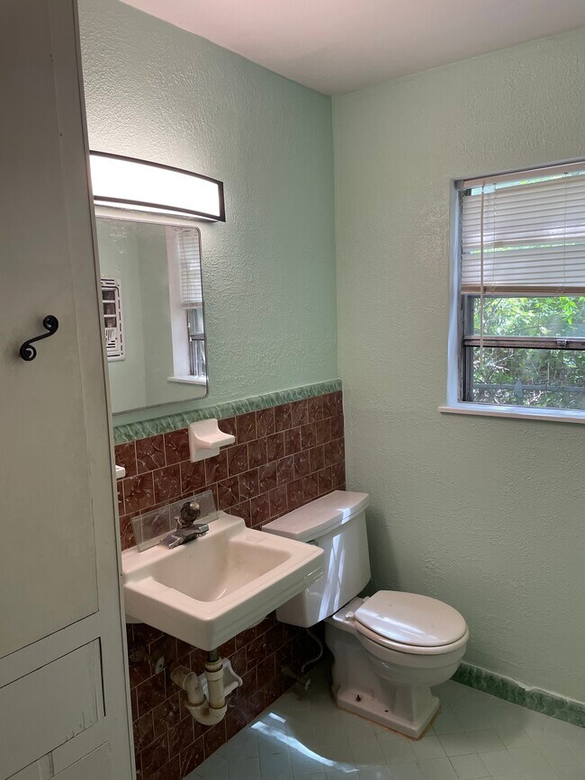 Primary Photo - 330 W 27th St