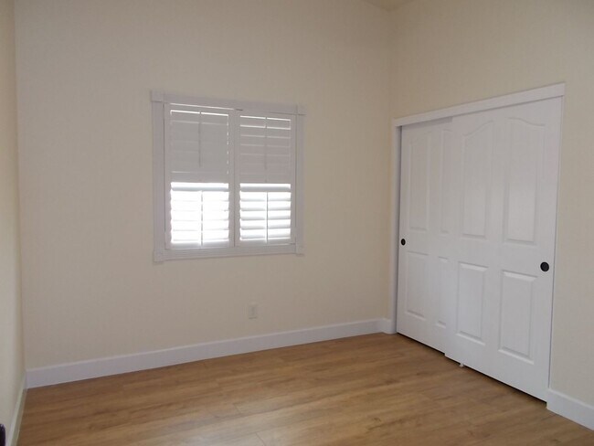 Building Photo - Charming Home in Gated Melrose Park Estates with Dual Fireplaces & Covered Patio