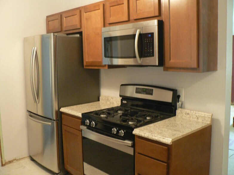 Gas Stove ! - 760 33rd St