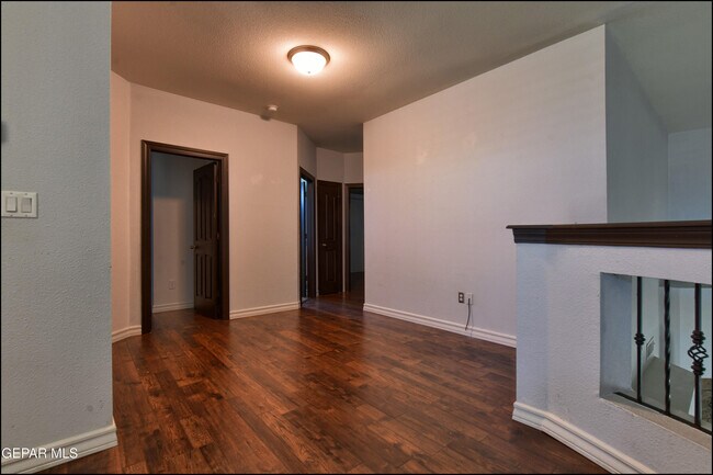Building Photo - 5649 Valley Maple Dr