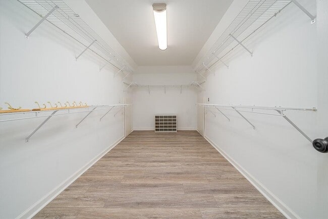 Building Photo - 9445 Stoney Ridge Ln