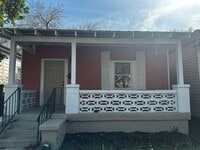Building Photo - 915 W Victory Dr