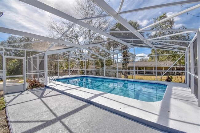 Building Photo - 1828 SE Lake Weir Ave