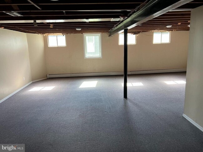Building Photo - 319 Meetinghouse Ln