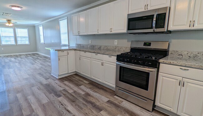 Building Photo - 710 Derbigny St