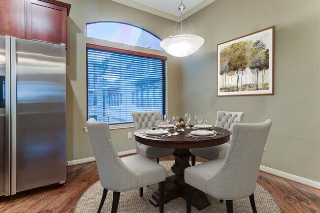 Building Photo - Impeccably Maintained Midtown Townhome with Downtown Views!