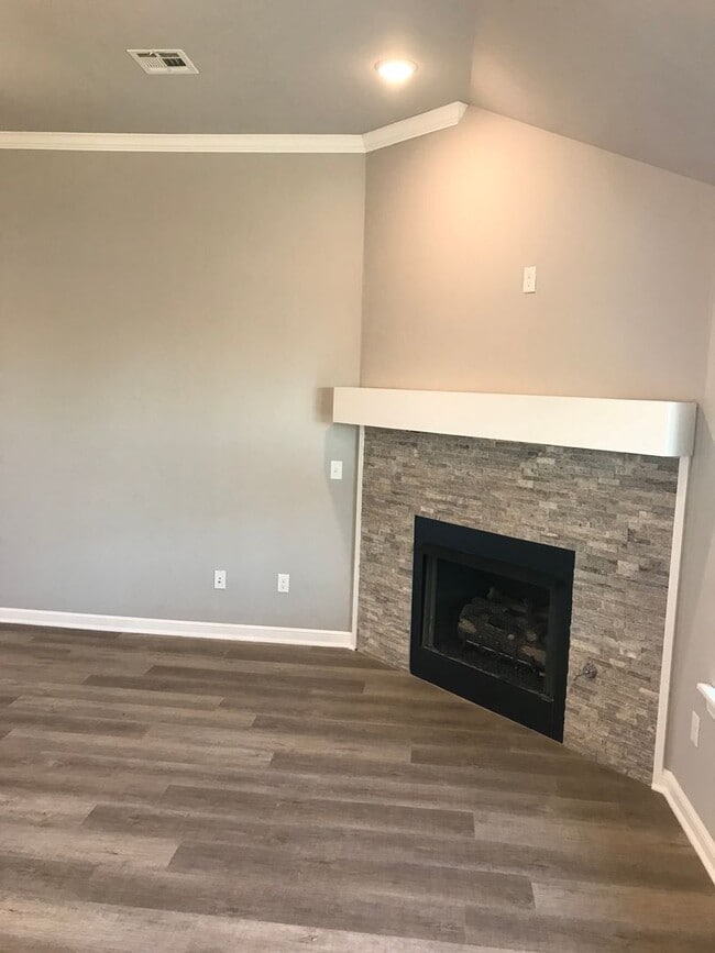 Building Photo - First Month Free!