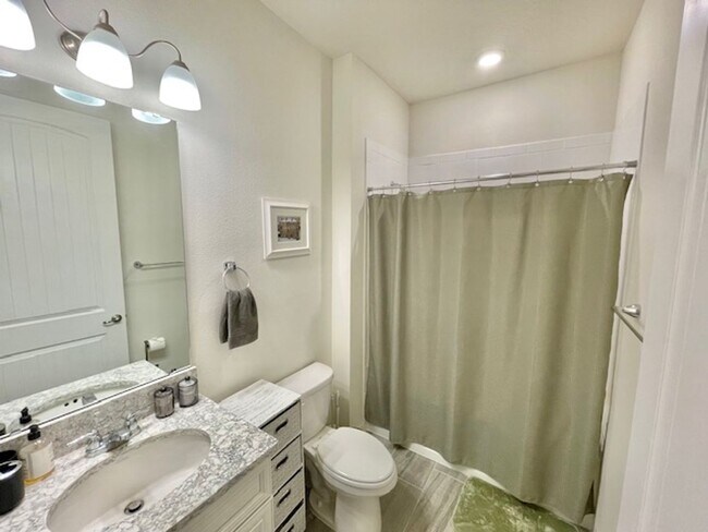 Building Photo - Sanford - 2 Bedroom, 2 Bathroom - $2,495.00