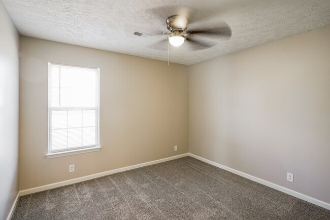 Building Photo - 114 Antler Dr