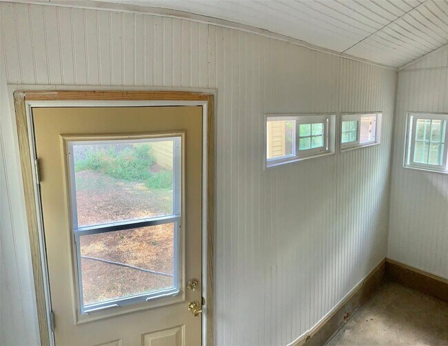 Building Photo - 1505 Ruth Ave