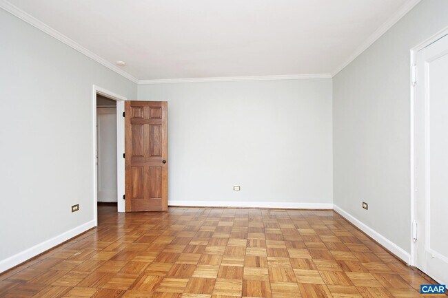 Building Photo - 32 University Cir