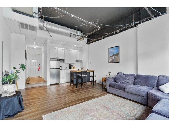 Building Photo - 431 S 7th St