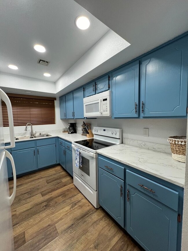 Building Photo - SUNSET MESA HOME WITH POOL ACCESS!