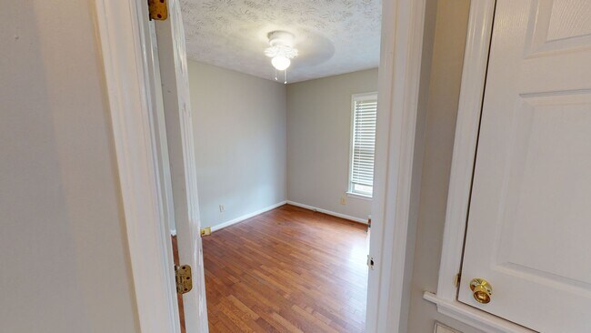 Building Photo - 40 Overlook Rd