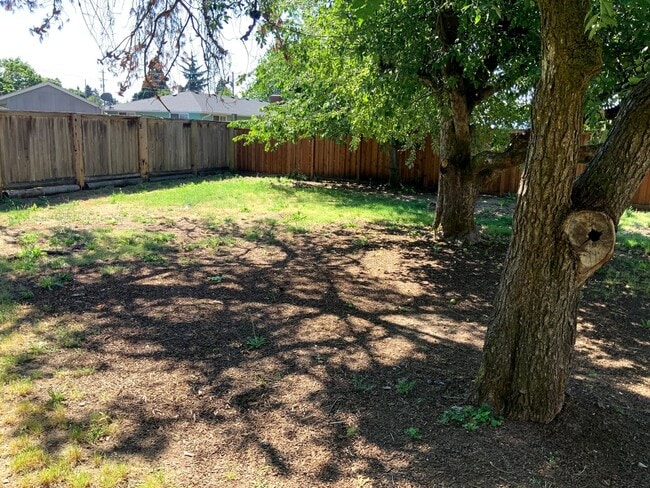 Building Photo - 2755 Kalmia St