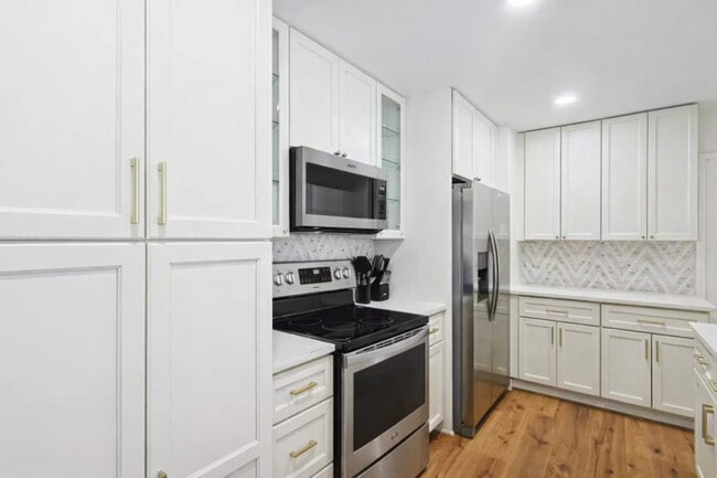 Building Photo - 7851 La Cabeza Dr