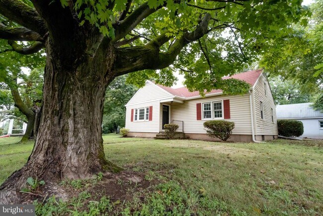 Building Photo - 912 Hilltown Pike